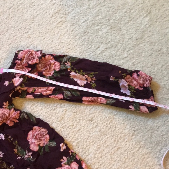 Cold shoulder floral top 💐 - Picture 6 of 8